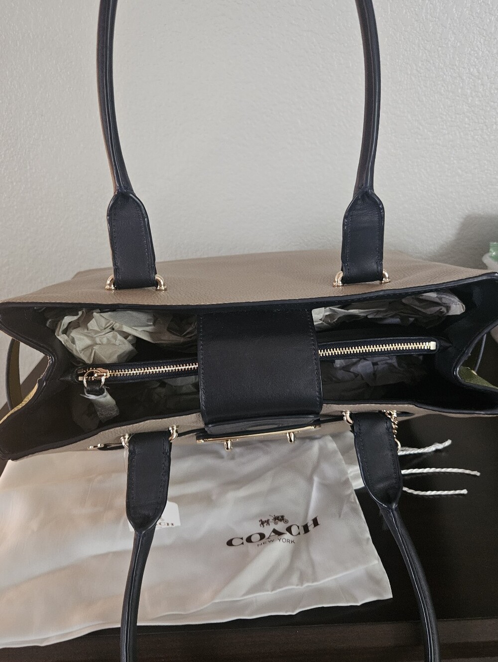 Coach Swagger Carryall In Colorblock - Picture 4 of 10
